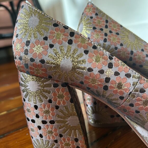 Golden and rose pumps by Katy Perry - Picture 5 of 6